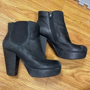 Steve Madden Ryddlle Black Leather Platform Booties
